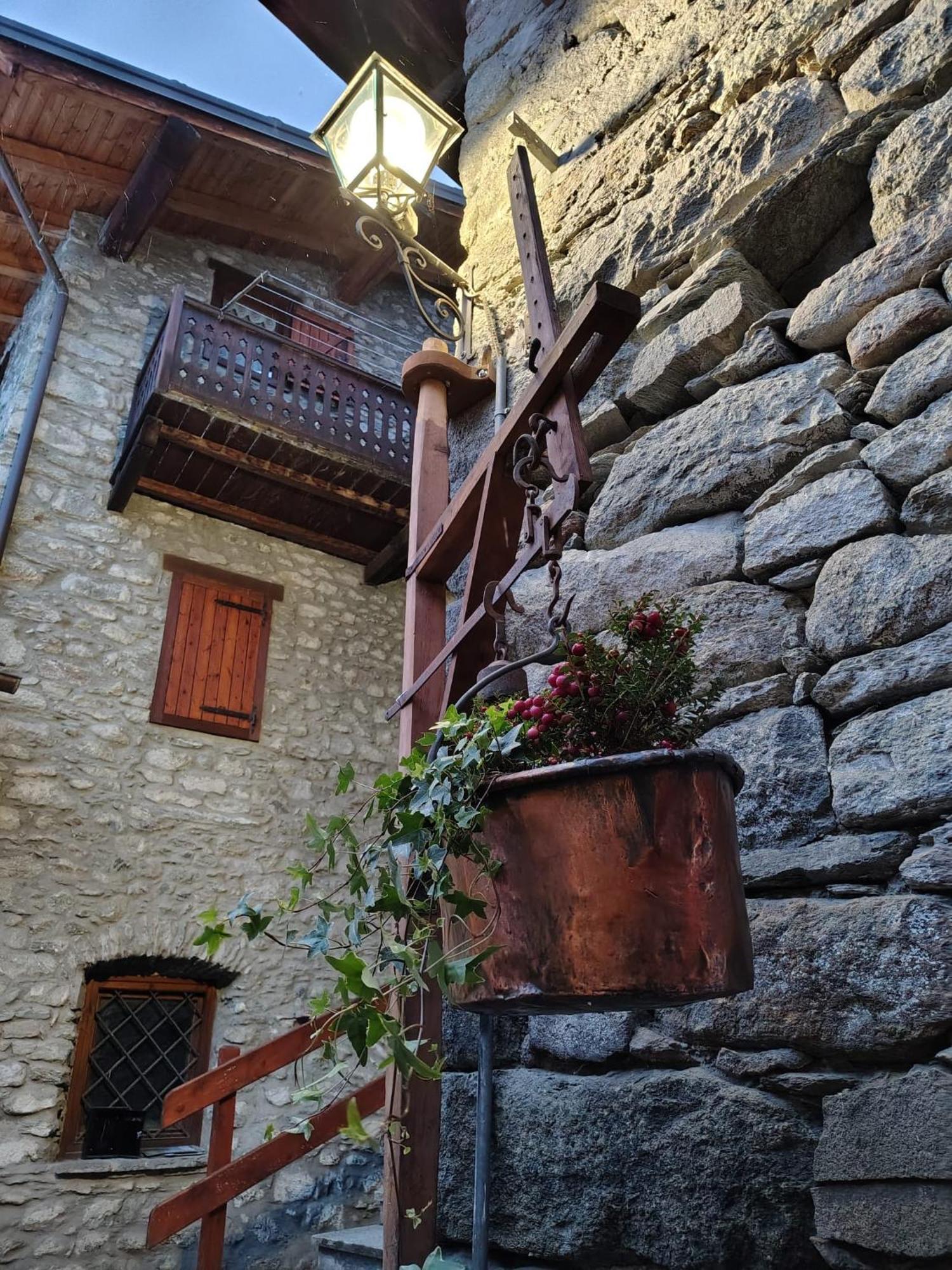 Lo Pountoun Hotel Valpelline Exterior photo